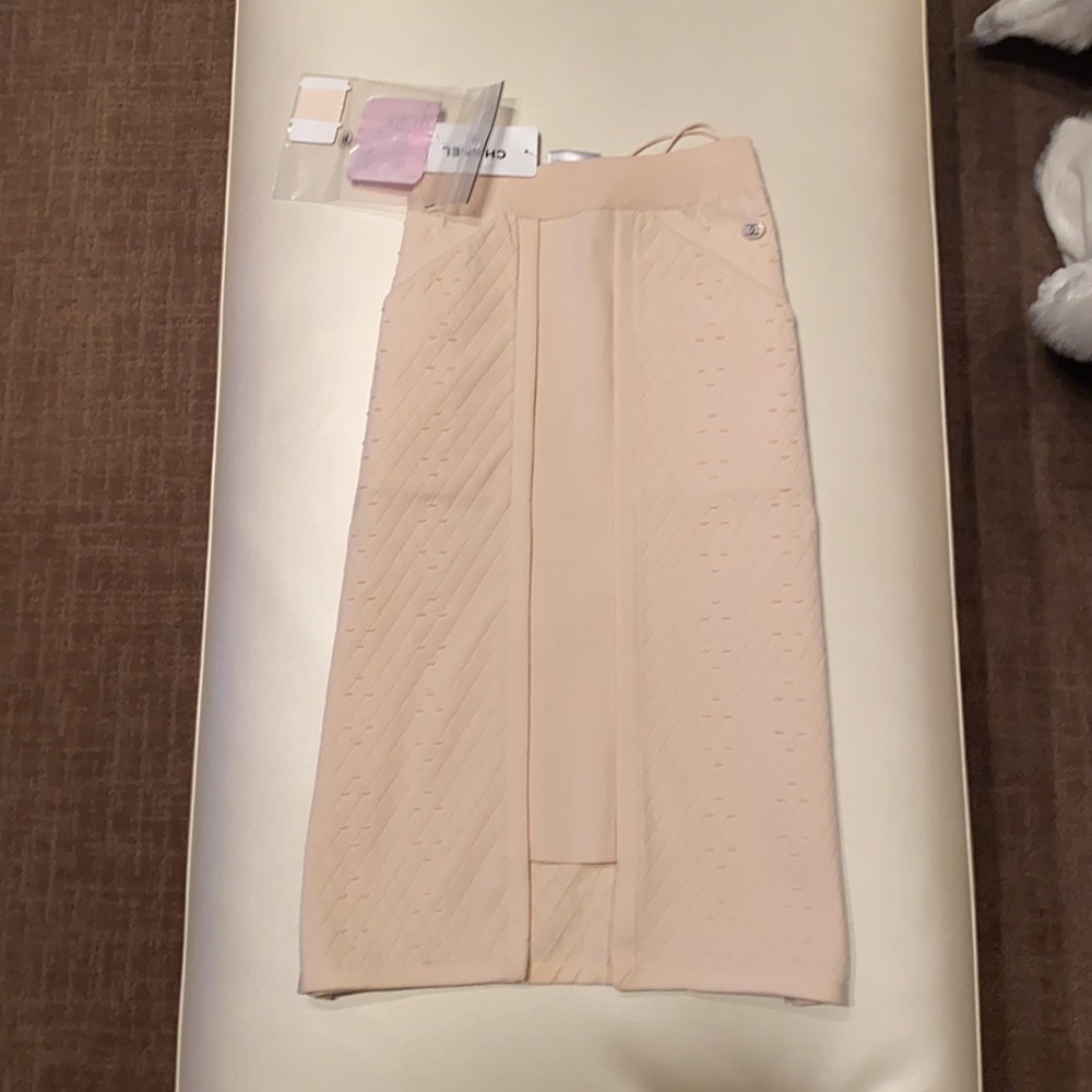 Chanel Nude Pencil skirt *new*